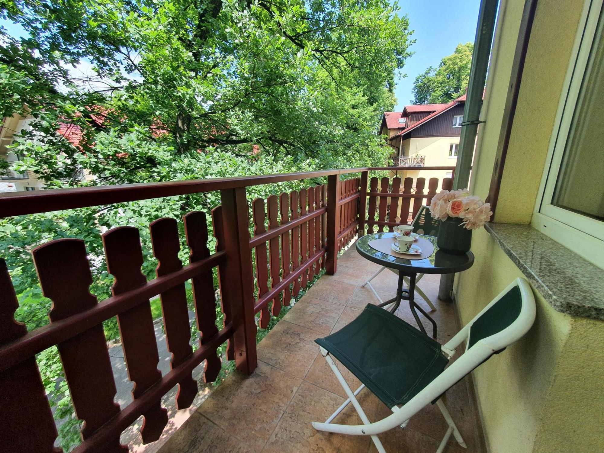 Apartamenty Sun&Fun Rezydencja Pod Debami Nad Lomnica 1B I 2B- Blisko Centrum I Sklepow W Otoczeniu Zieleni Karpacz Rom bilde
